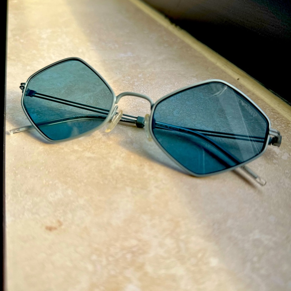 Emporio Armani Sunglasses
EA2085 -